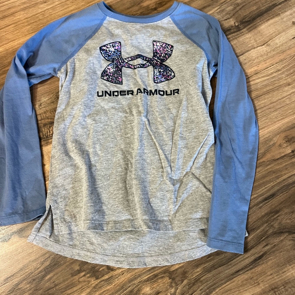 Girl’s Under Armour Raglan Shirt